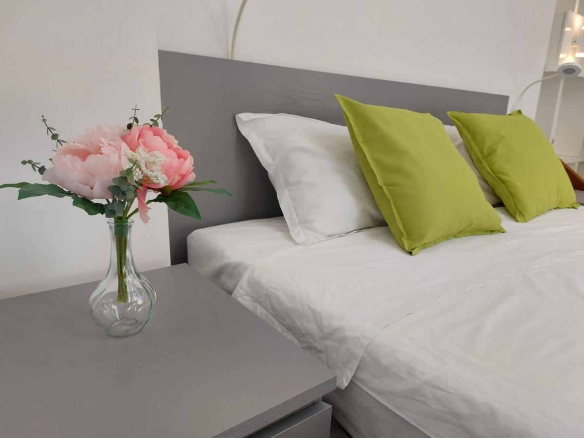 Sweet Dreams Suites Lovely Duplex Universitate ブカレスト エクステリア 写真